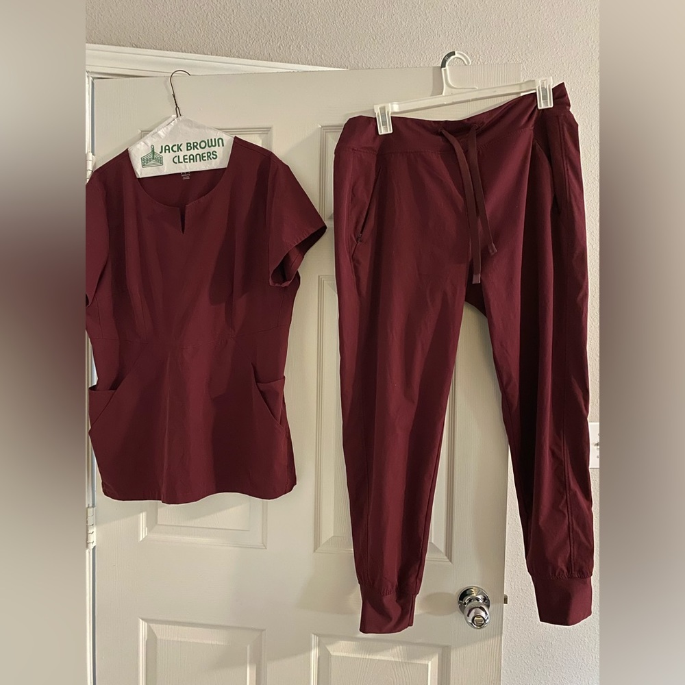 Medelita scrub set worn once Excellent condition!💜